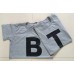 เสื้อยืดแฟชั่น เสื้อคู่ เสื้อแก๊ง เสื้อสกรีนตัวอักษรภาษาอังกฤษ alphabet A-Z มี 6สีเสื้อให้เลือก ไซส์ S-XXL